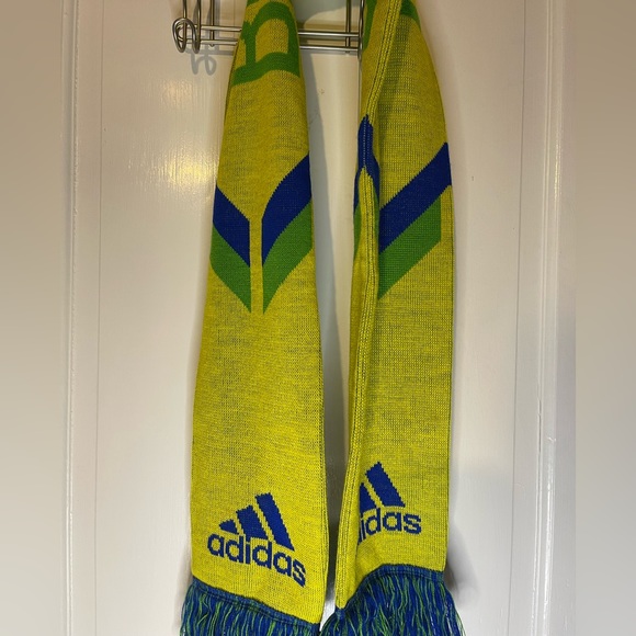 Brazil National Team Adidas Scarf. Soccer style Scarf - Picture 2 of 4